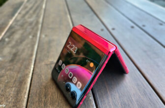 Motorola RAZR Plus, A Flip-style Cellphone With A Massive Cowl Display, The Greatest Galaxy Flip 4 Competitor?